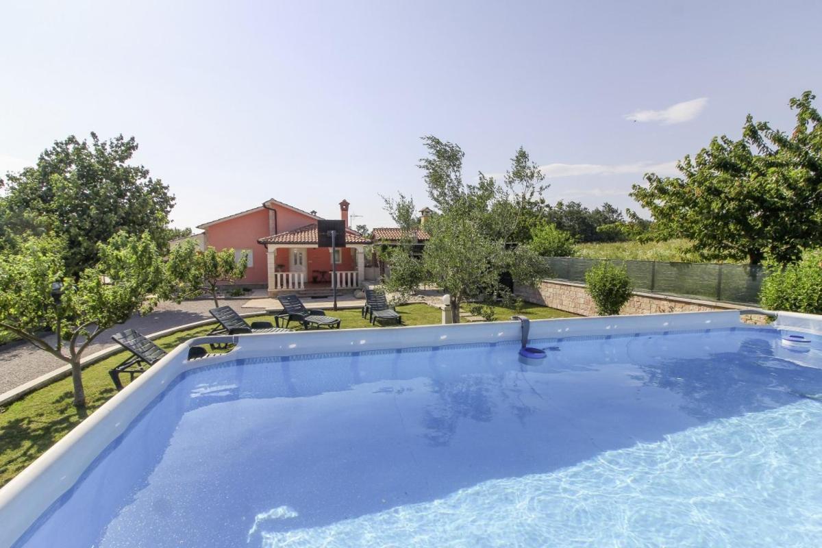 Linda In Lovrinici Villa Пазин Екстериор снимка