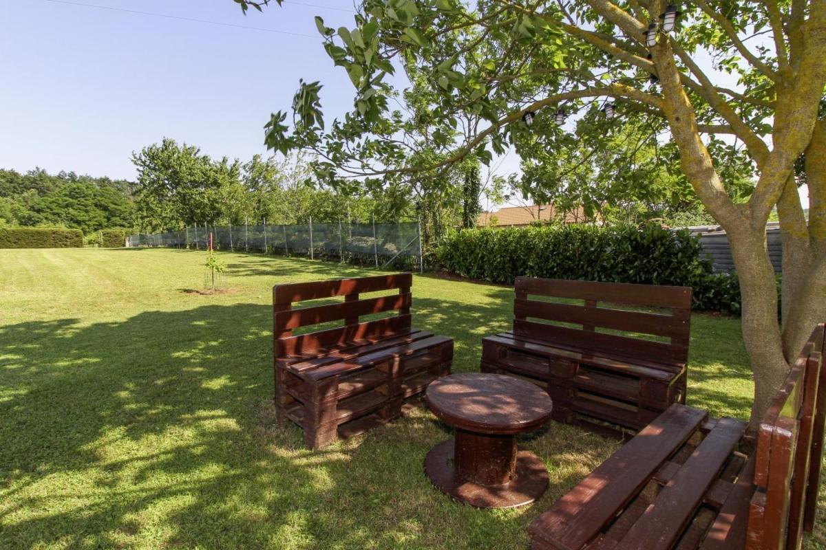 Linda In Lovrinici Villa Пазин Екстериор снимка