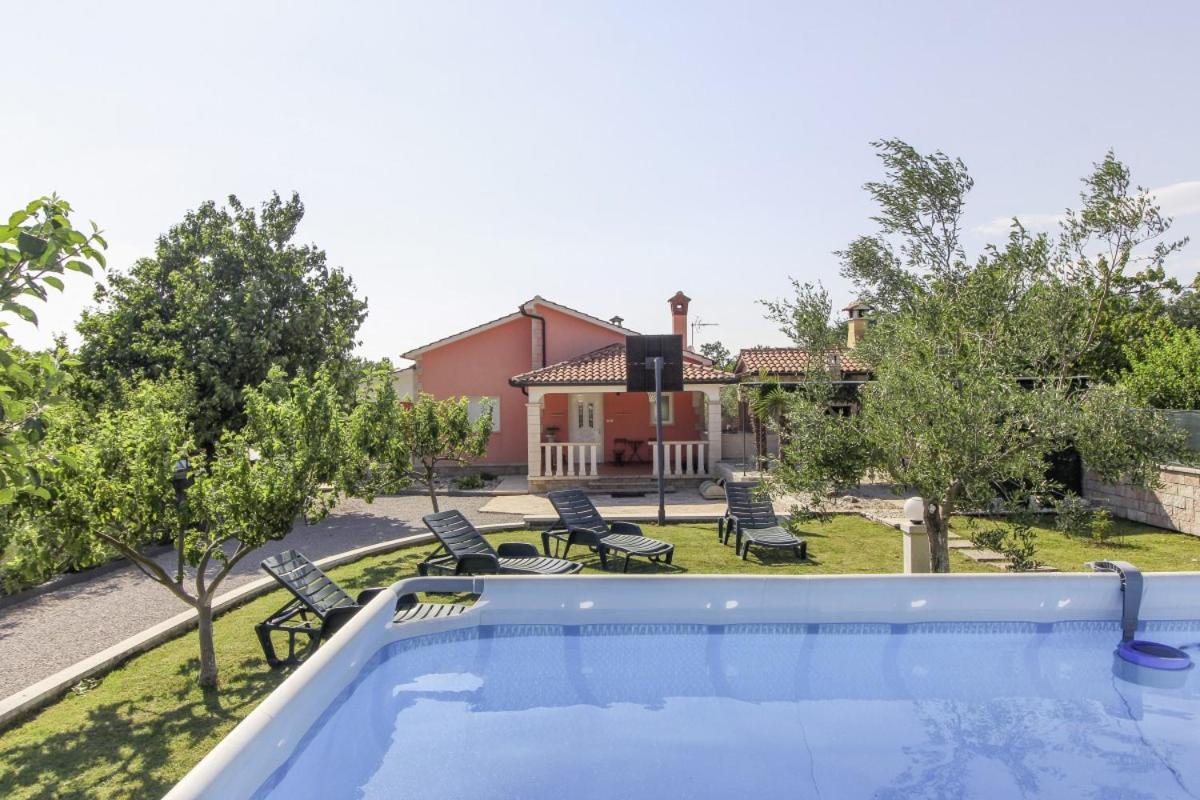 Linda In Lovrinici Villa Пазин Екстериор снимка